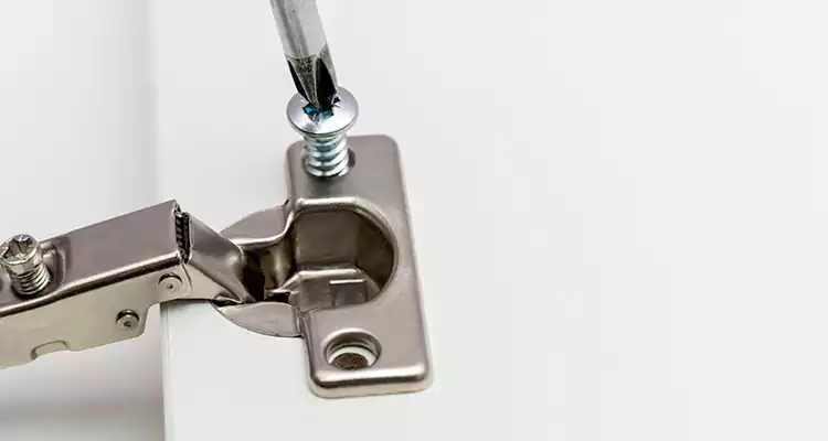 Screen Door Hinge Repair in Leesburg, FL