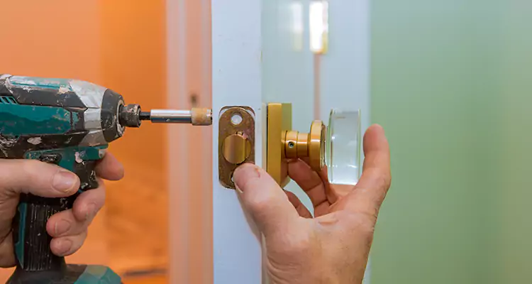 Broken Door Knob Fix in Leesburg, FL