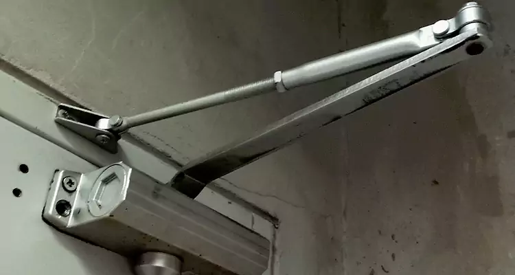Door Closer Parallel Arm Installation in Leesburg, FL